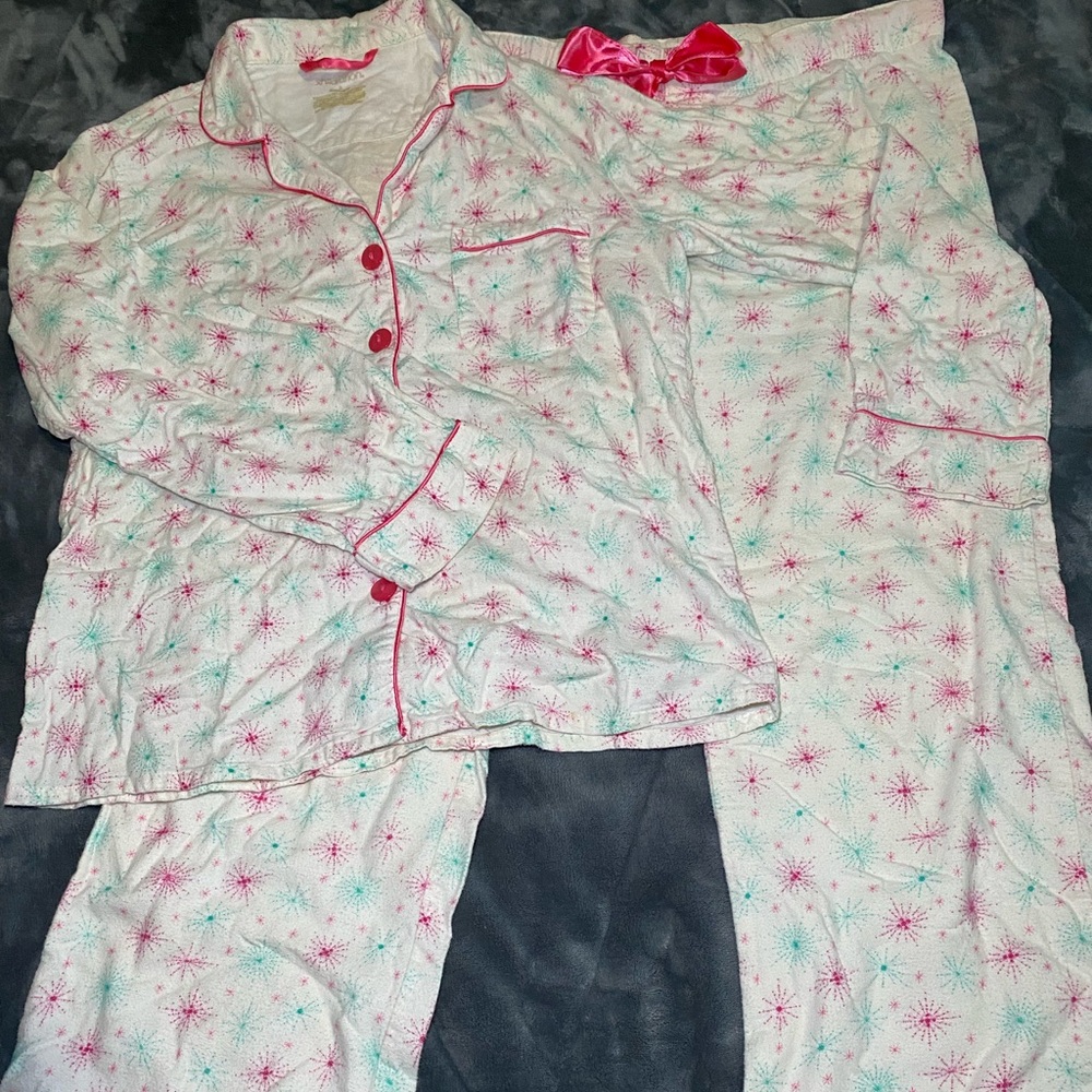 Pre-Loved Xhilaration Pink and Green Star Pajama Set